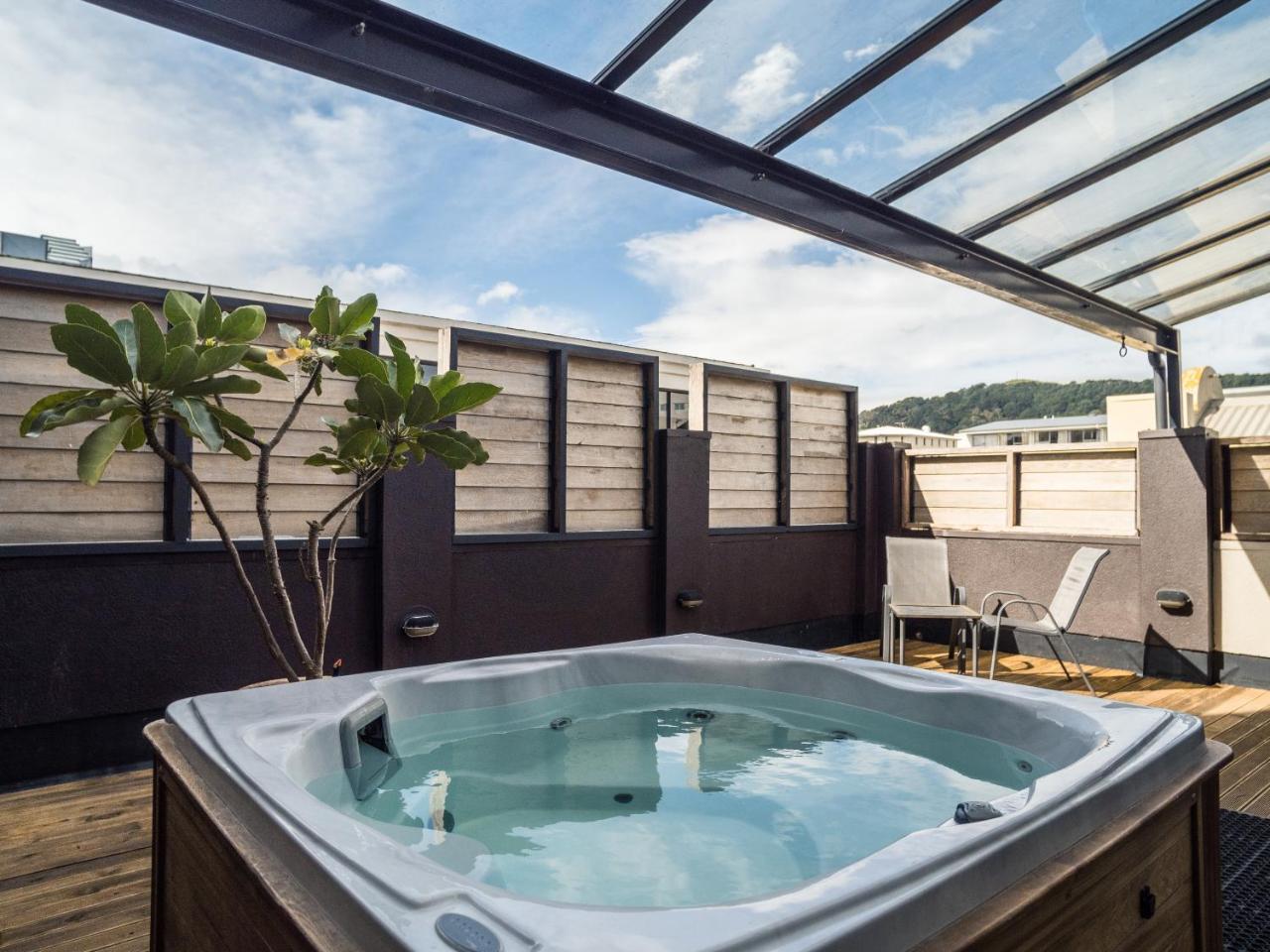 King Studio Balcony Spa Pool & Ensuite Bathroom
